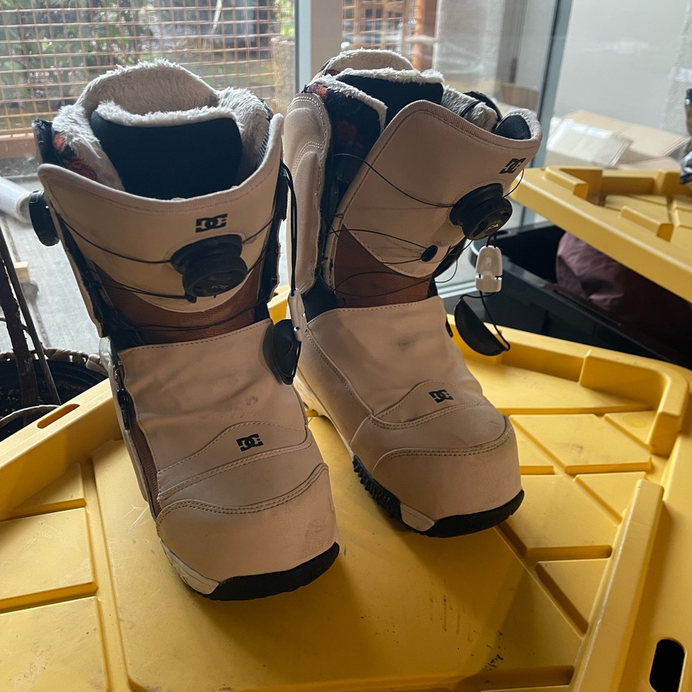 DC White and Brown Snowboard Boots